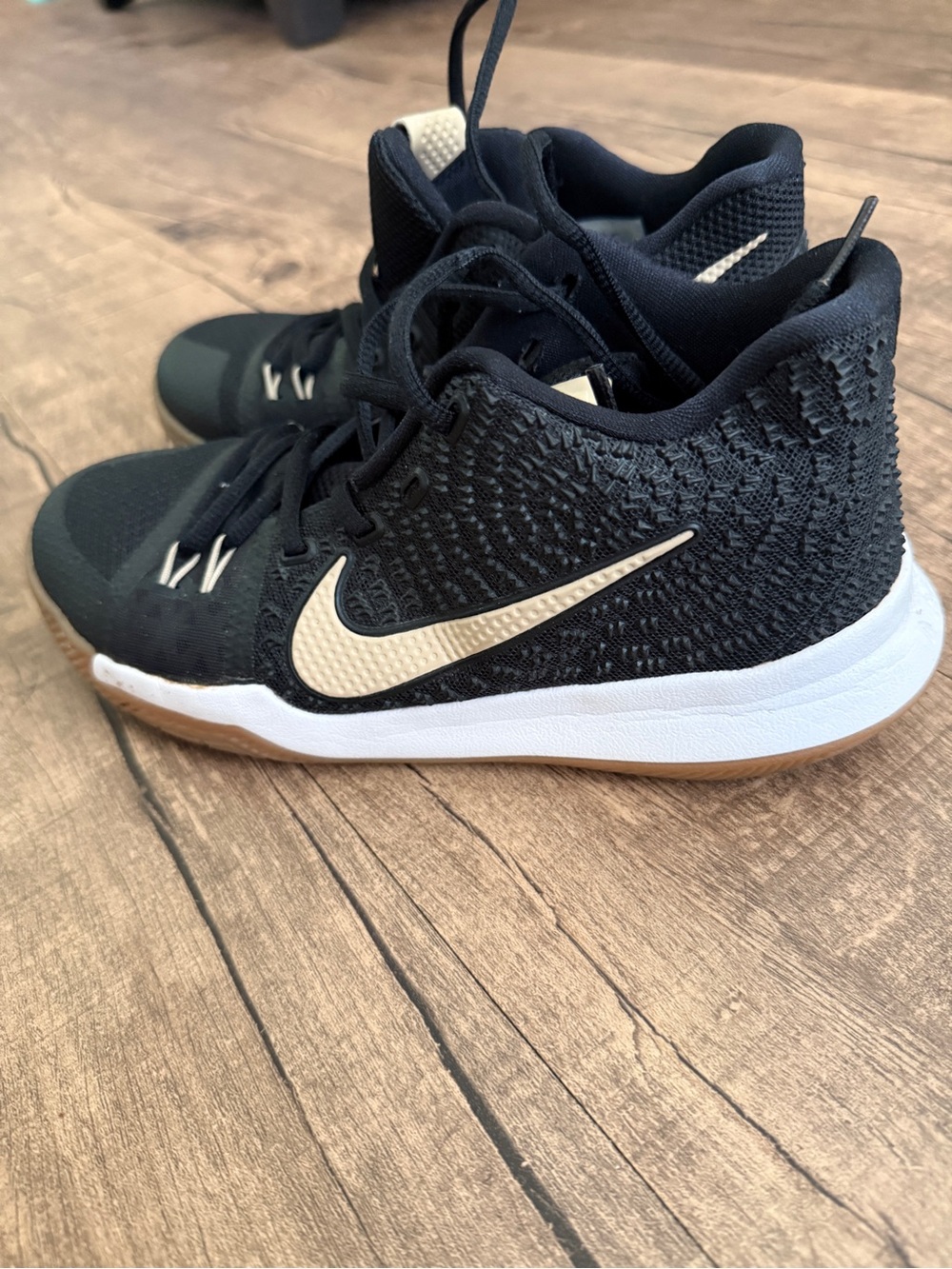 Nike Kyrie 3 “Badge of Honor” No Diving sneakers